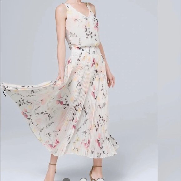 White House Black Market Dresses & Skirts - WHBM FLORAL-PRINT SOFT PLEATED MIDI DRESS Sz 4